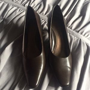 Life Stride brown heels